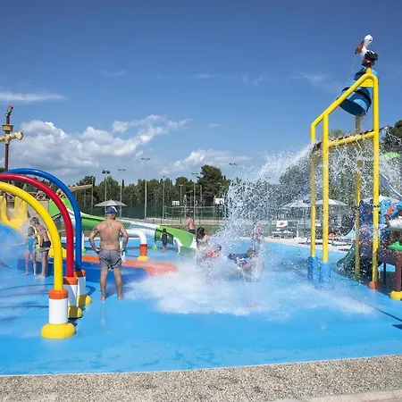 Glamping And Mobile Homes Lavanda - Centre Bi Village منتزه العطل 4*