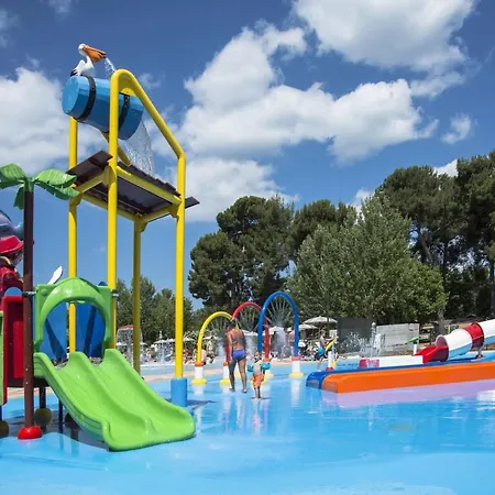 Glamping And Mobile Homes Lavanda - Centre Bi Village منتزه العطل فاجانا