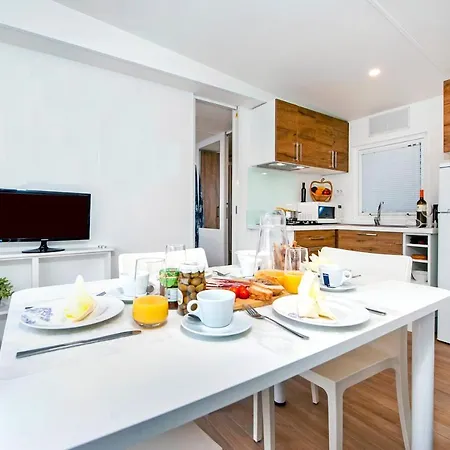 منتزه العطل Glamping And Mobile Homes Lavanda - Centre Bi Village فاجانا