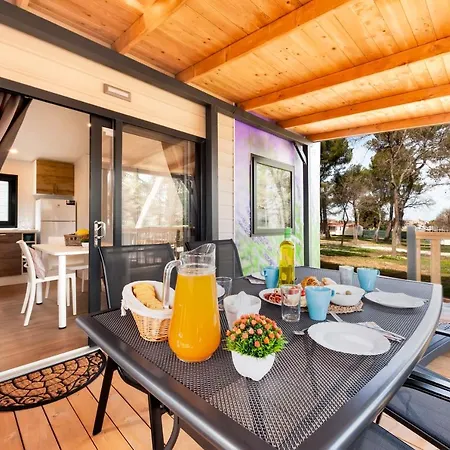 Centre Bi Village - Glamping And Mobile Homes Lavanda Fažana