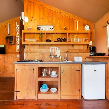 Glamping And Mobile Homes Lavanda - Centre Bi Village منتزه العطل فاجانا