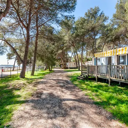 Parque de vacaciones Centre Bi Village - Glamping And Mobile Homes Lavanda Fažana